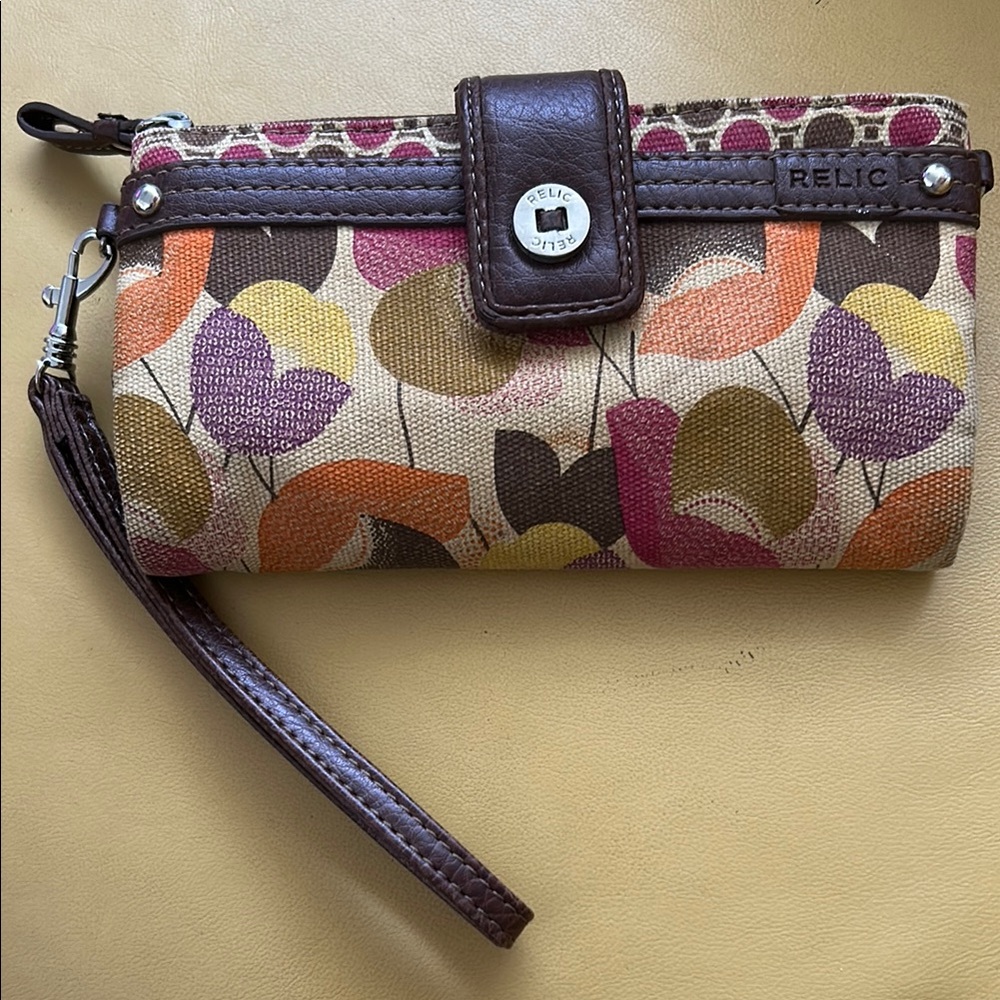 Relic Multicolor Floral Wristlet with Brown Trim